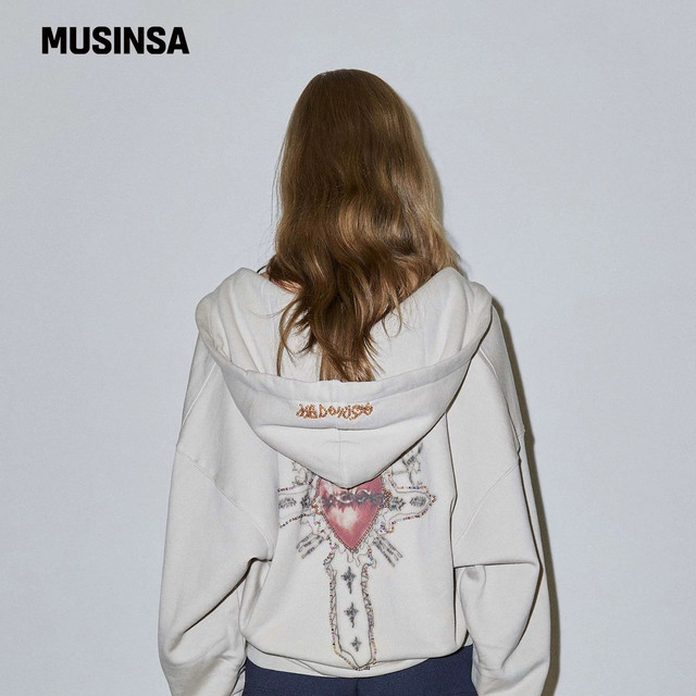 春日氛围感穿搭指南：SCULPTOR 连帽拉链衫，解锁韩系休闲新风尚