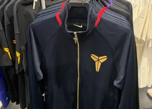 科比服饰大量入驻奥莱！鞋子只需等到夏天？