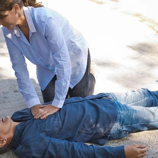 猝死的人越来越多？医生再次强调：宁可睡到中午，也别做这5事