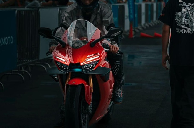 张雪机车WSBK夺冠，领先第二名4秒？