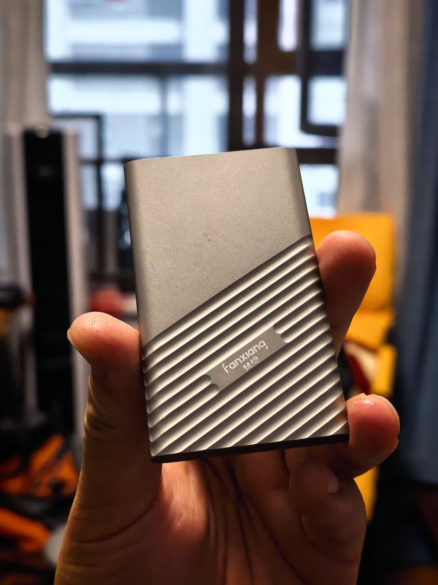 存储价格飞涨咋了？小黄鱼上捡漏个低价大容量固态硬盘不就行了！