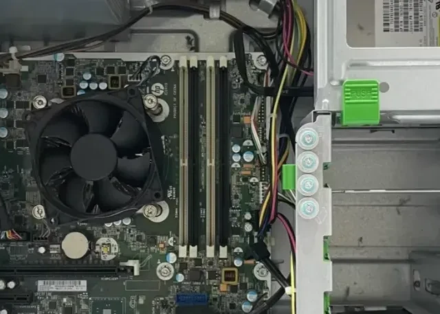 110块咸鱼“老黄牛”HP G2 TWR，老玩家组飞牛NAS真香还是真坑？