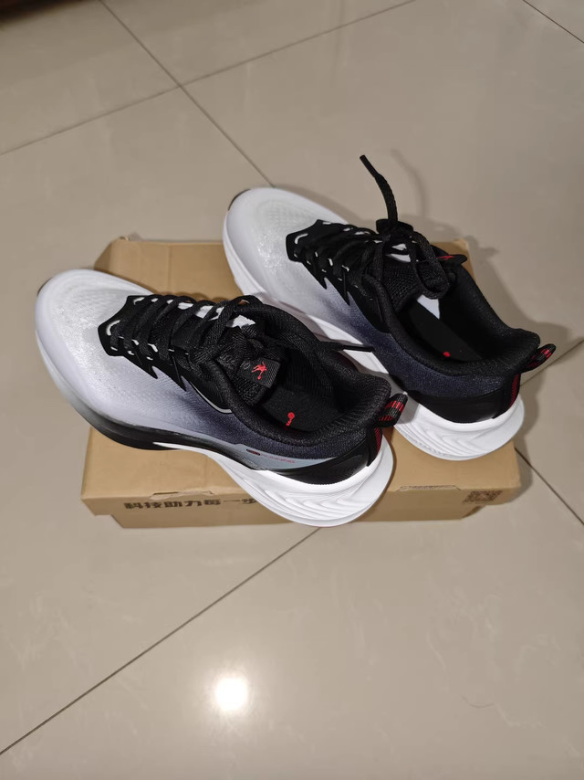 乔丹毒牙RUN：通勤与运动的完美平衡