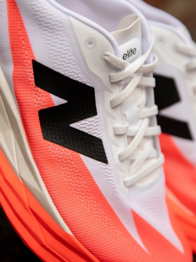 宽脚跑者竞速实测：New Balance SC Elite v5（2E版）