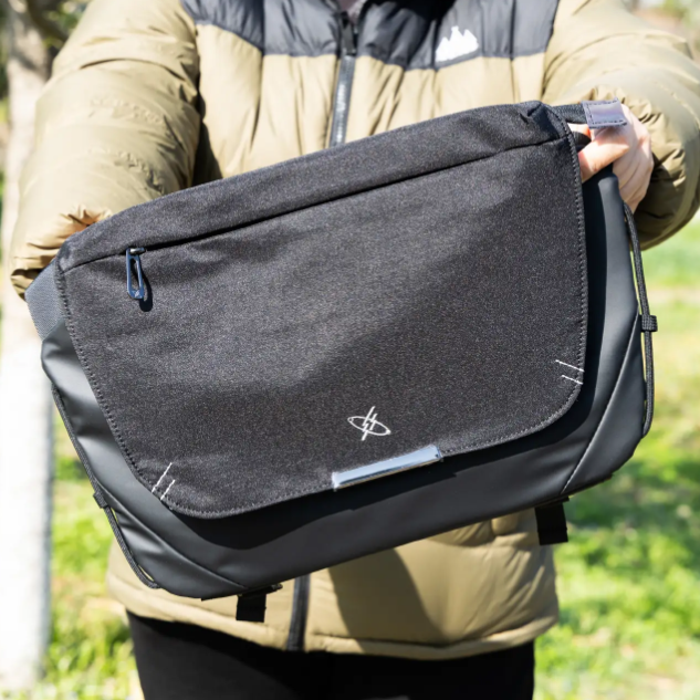 低调出街，高调吸睛：我的星迹斜挎包，是潮流机能的标识