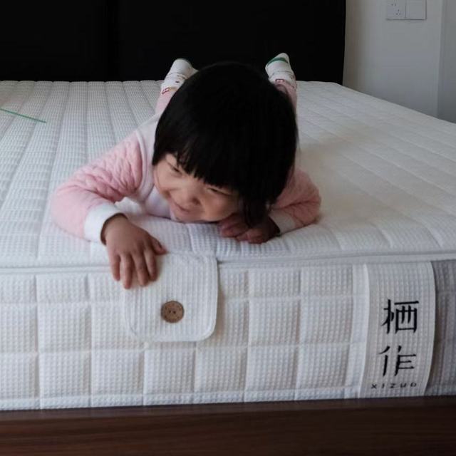 暖居选对床垫，幸福感翻倍！栖作坚果护脊床垫实测，不踩坑