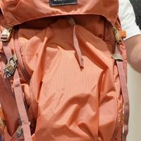 全款拿下人生第一只徒步背包！迪卡侬MT500Air！60+10L暴力橙直接帅到心巴上！全.....