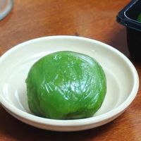 一口春意入喉间：沈大成青团的舌尖漫游