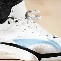 【NBA每日上脚】小杨黑丝配白鞋！哈登9穿一次损失300块？