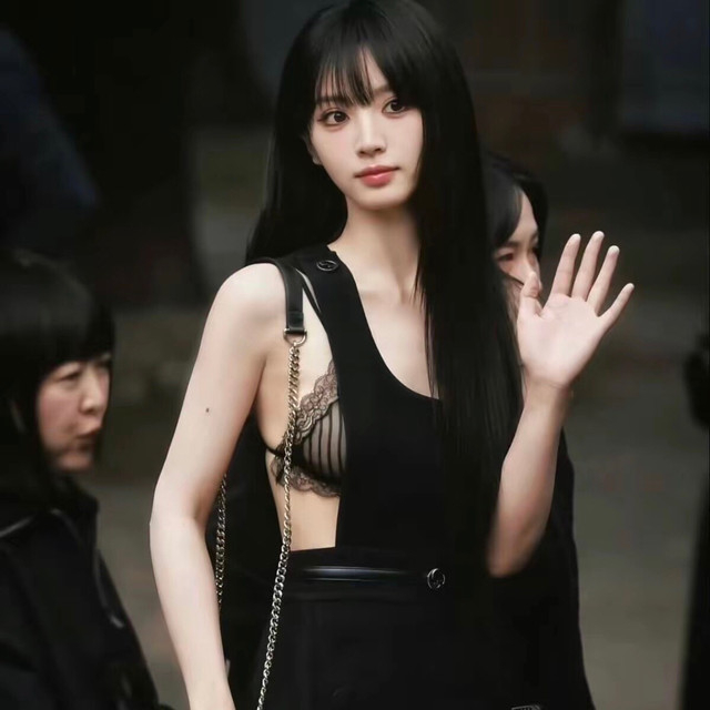 穿太性感被指擦边!田曦薇直播间被封!公司故意选小尺寸衣服被炮轰