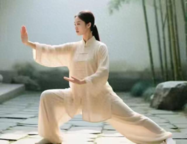 传统武术弓步桩：标准姿势、易错点与训练指南