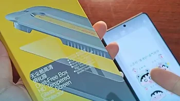 给大家演示一下，iqoo手机的闪魔秒贴钢化膜贴起来能有多简单。