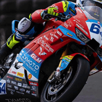 张雪夺冠后急刹车：禁止新手买冠军战车，直言“希望少死点人”