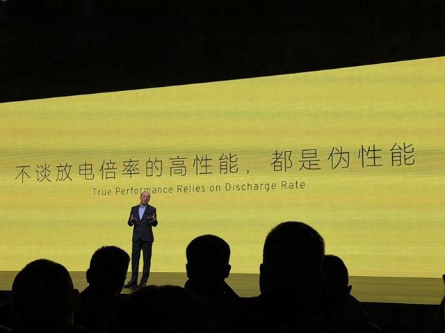 莲花炮轰“伪性能”：参数之外的超跑SUV技术逻辑与品牌转型