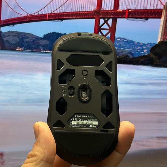 39g轻到离谱！Akko灵动V9 Ultra，游戏办公通吃的桌面小能手