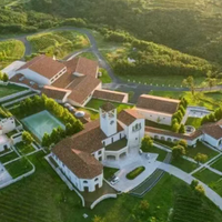 与顶级葡萄酒庄园同纬度，为什么烟台这座酒庄，能加入SLH联盟？