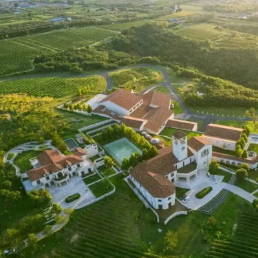 与顶级葡萄酒庄园同纬度，为什么烟台这座酒庄，能加入SLH联盟？