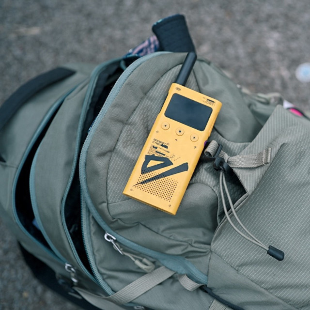 没信号也能秒连？我带着极蜂对讲机3 闯了趟山野