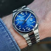 西铁城像素武士刀腕表：创意设计与实用功能孰轻孰重？用户观点大碰撞