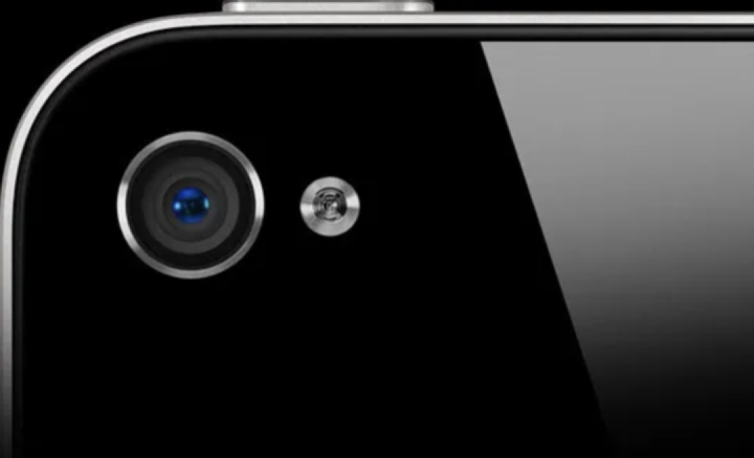 「电子垃圾」iPhone 4,成了打脸 AI 审美的回旋镖