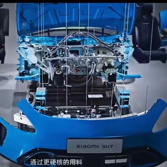小米是真的自信，又把新一代小米SU7拆了