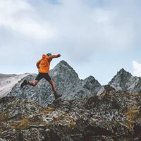 2000元内真能买到靠谱硬壳冲锋衣？认准这三点配置就够了