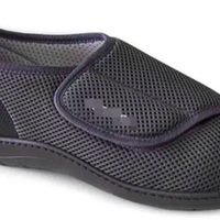 很多人给父母买鞋，第一步就错得离谱