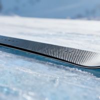 七千元内国产刻滑板反超进口？冰面高速切弯实测真相