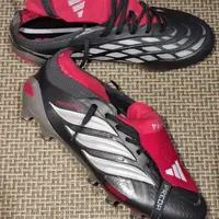 阿迪达斯足球鞋质量下滑：轻量化牺牲控球，同价位不如耐克彪马？