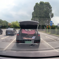 红绿灯前炫鱼翻车 钓鱼佬刚打开后备箱 下一秒被交警关上