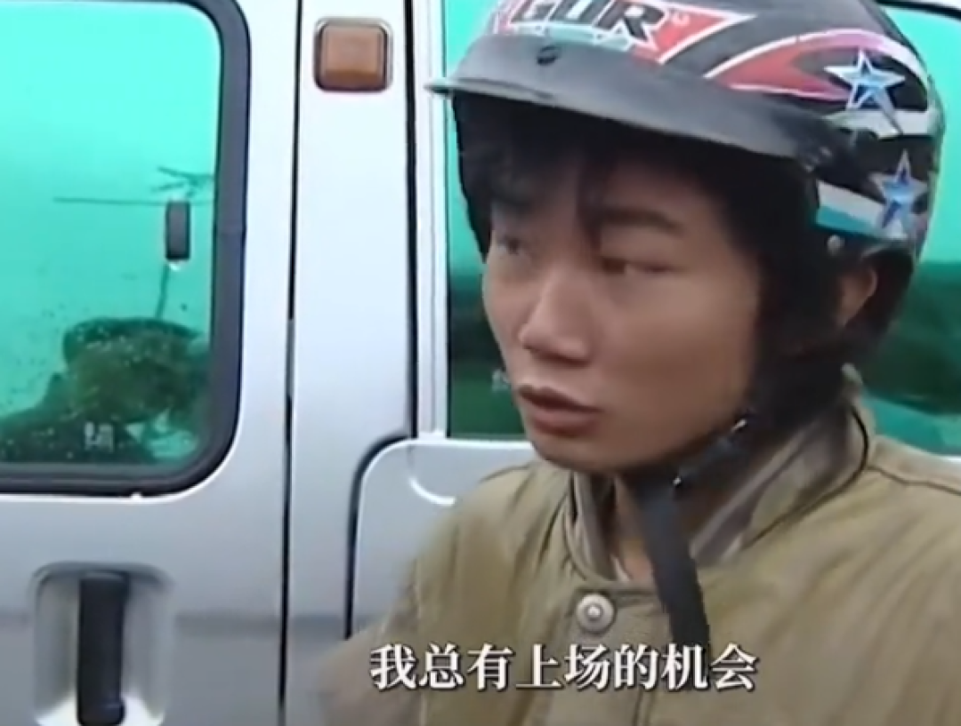 张雪身价上亿还在用两千多块钱坏手机:没给自己买过一个豪华的东西