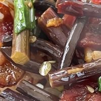 腊肉炒蕨菜：春日山野鲜味