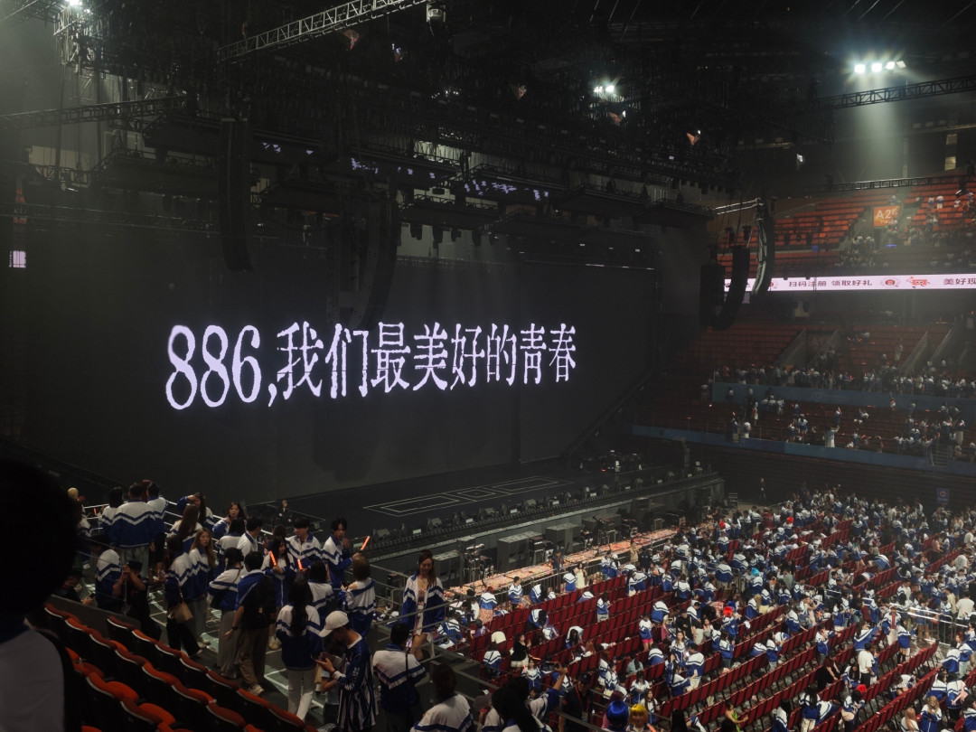 徐良深圳场毕业礼:全员校服合唱,为我们的非主流青春画上句号