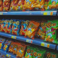 网红零食放心购，避开消费陷阱守住舌尖安全