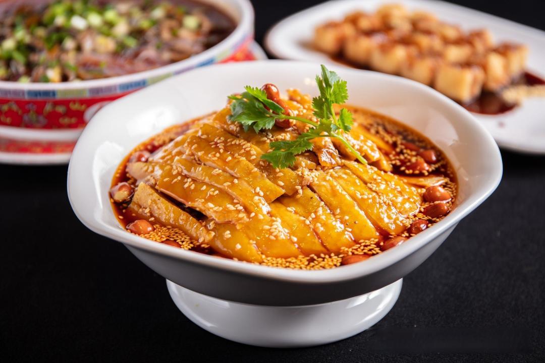 不止临沂炒鸡!农贸市场里的宝藏小炒,才是本地人的心头好。