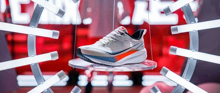 不穿碳板，照样跑进330？无碳板竞训鞋才是大众跑者的真实答案