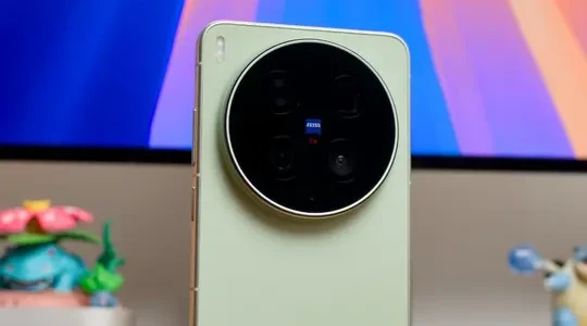 vivo X300 Ultra评测：影像算法重构与性能体验升级