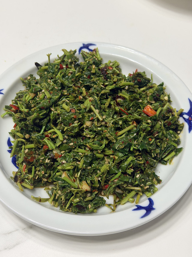 凉拌香椿真的太下饭了