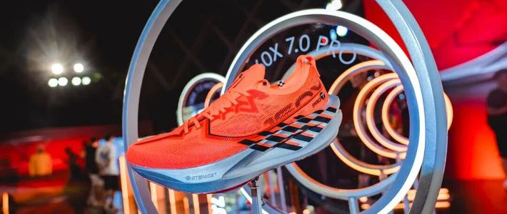 超临界胶囊跑鞋回弹虚高？300公里就塌陷的国产旗舰谁还敢买