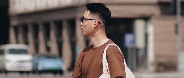 服饰穿搭 篇零：中年男人不管有钱没钱，都不要背这3种包包，看着廉价没有档次！