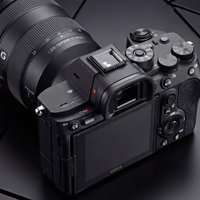 新手闭眼入！2026年买相机别再被全画幅忽悠了，APS-C才是真香选择