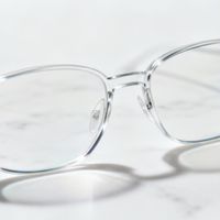 学生党500元预算配镜，依视路膜岩比蔡司A系列更扛造？