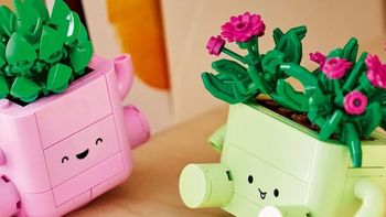 快乐盆栽的升级版来了！乐高花植系列发布了一款“会动”的植物