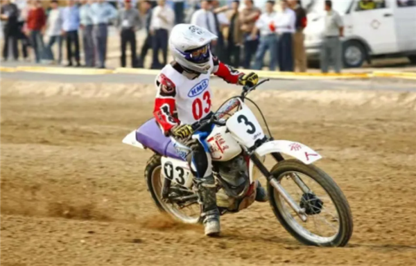 管吃管住！张雪师父发声：曾数十次借钱只因坚信中国车能赢