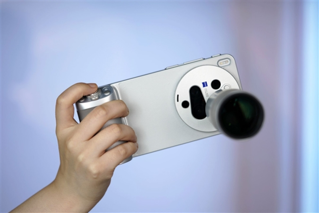 400mm增距镜、直出2亿像素!vivo X300 Ultra摄影师套装图赏