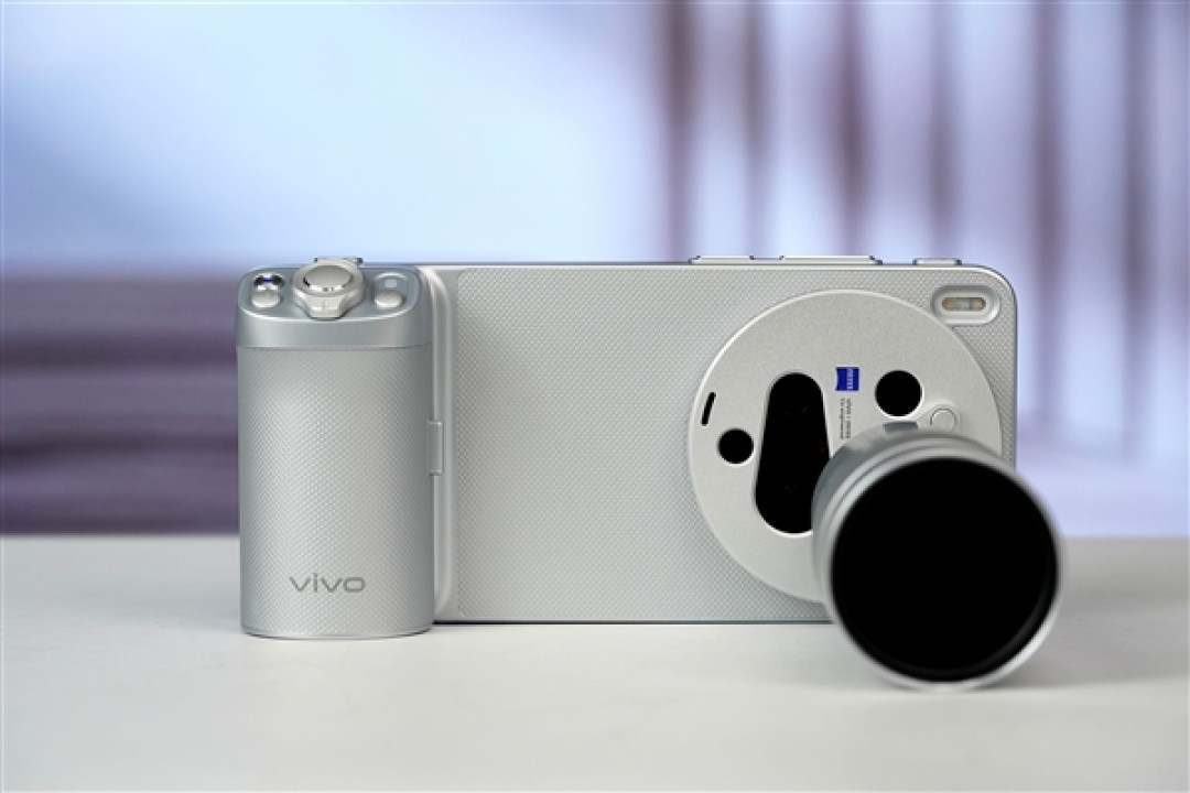 400mm增距镜、直出2亿像素!vivo X300 Ultra摄影师套装图赏