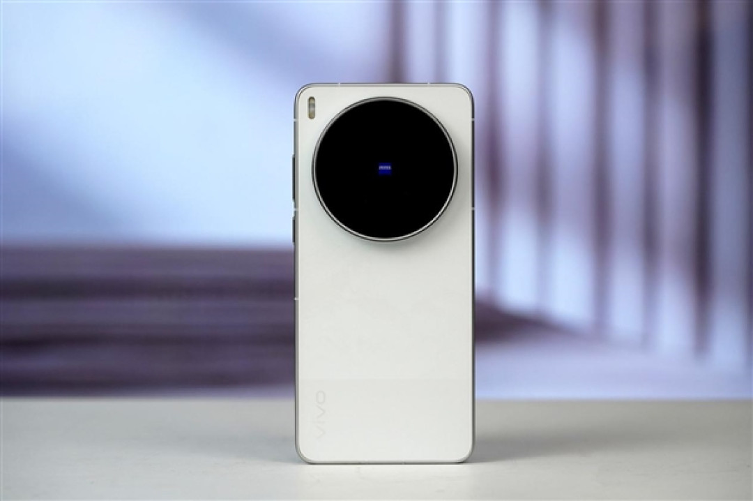 400mm增距镜、直出2亿像素!vivo X300 Ultra摄影师套装图赏
