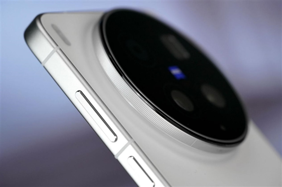 400mm增距镜、直出2亿像素!vivo X300 Ultra摄影师套装图赏