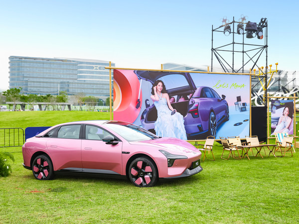 从纯电轿跑爆款到同级销量第一！小鹏MONA M03再迎全面升级