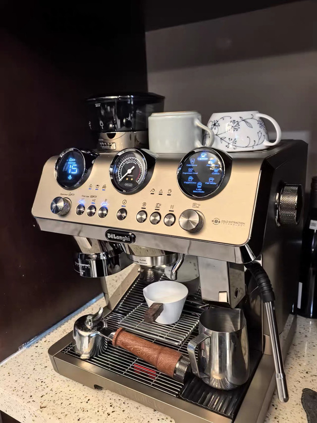 半自动意式咖啡机，体验拉花乐趣